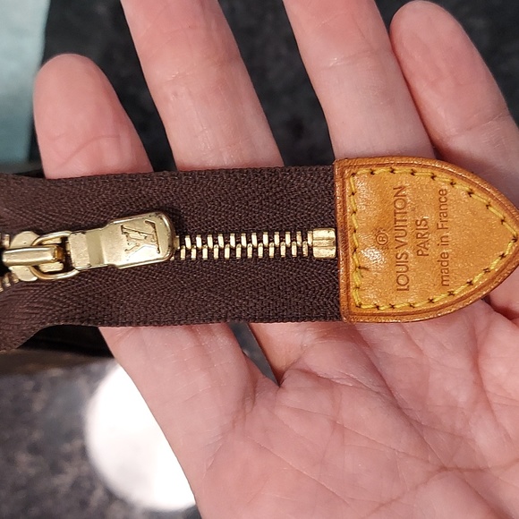 Louis Vuitton Discontinued Monogram Toiletry Pouch 15 Poche Toilette - Picture 7 of 13